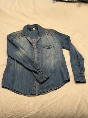 BDG Blue Denim Shirt Jacket w Stud Detail XS